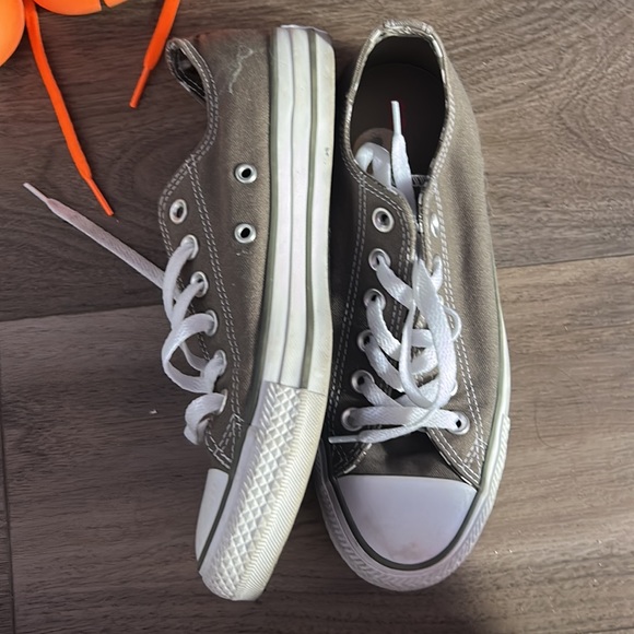 Grey low top converse - Picture 2 of 2